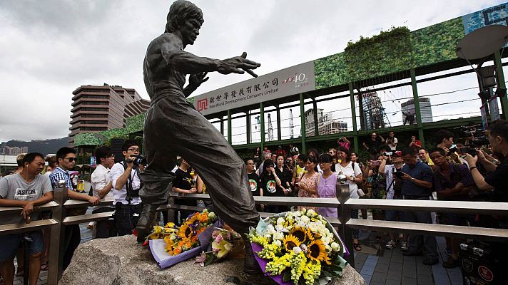 La tarde en 24h - Se cumplen 50 años de la muerte de Bruce Lee, el actor que popularizó las artes marciales en Hollywood