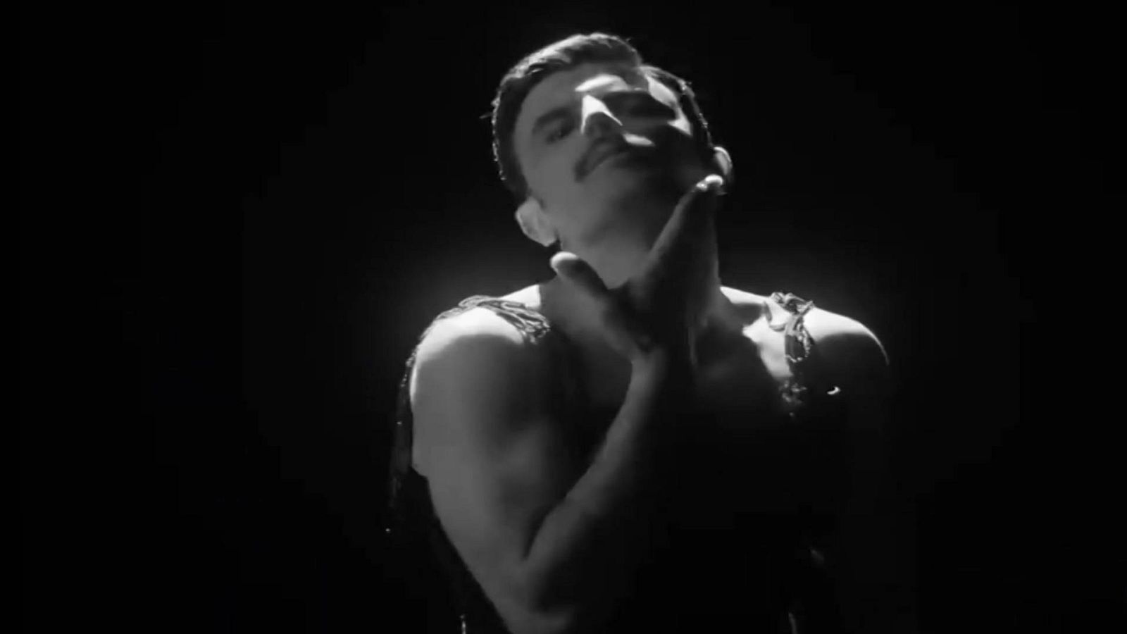 Rodrigo Cuevas llega con su gira 'La Romería' a Las noches del Botánico | Ver