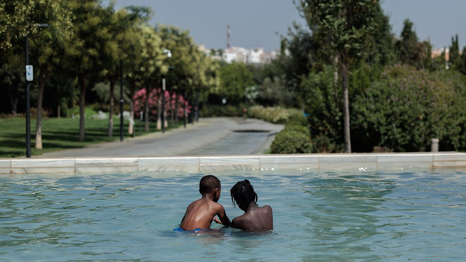 10 menores infectados por una bacteria en Valencia al bañarse en aguas sin tratar