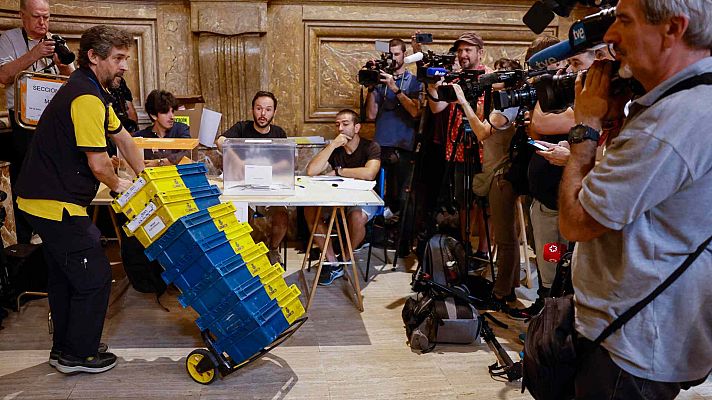 Telediario Fin de Semana - Más de 14.000 efectivos para el voto por correo más numeroso de la democracia