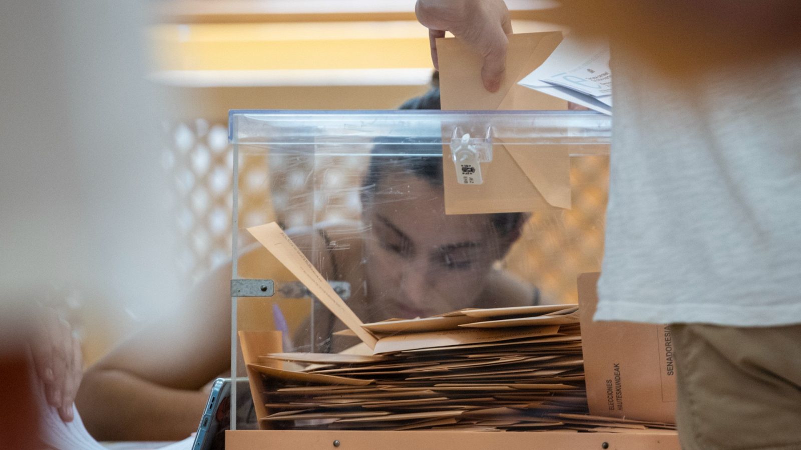 A las 8:00 de este domingo han llegado puntuales todos los titulares y suplentes de los colegios electorales españoles durante la jornada electoral de este 23J.