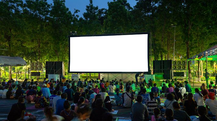 Telediario 2 - 'Cine caliente', comentarios y ruidos entre escenas