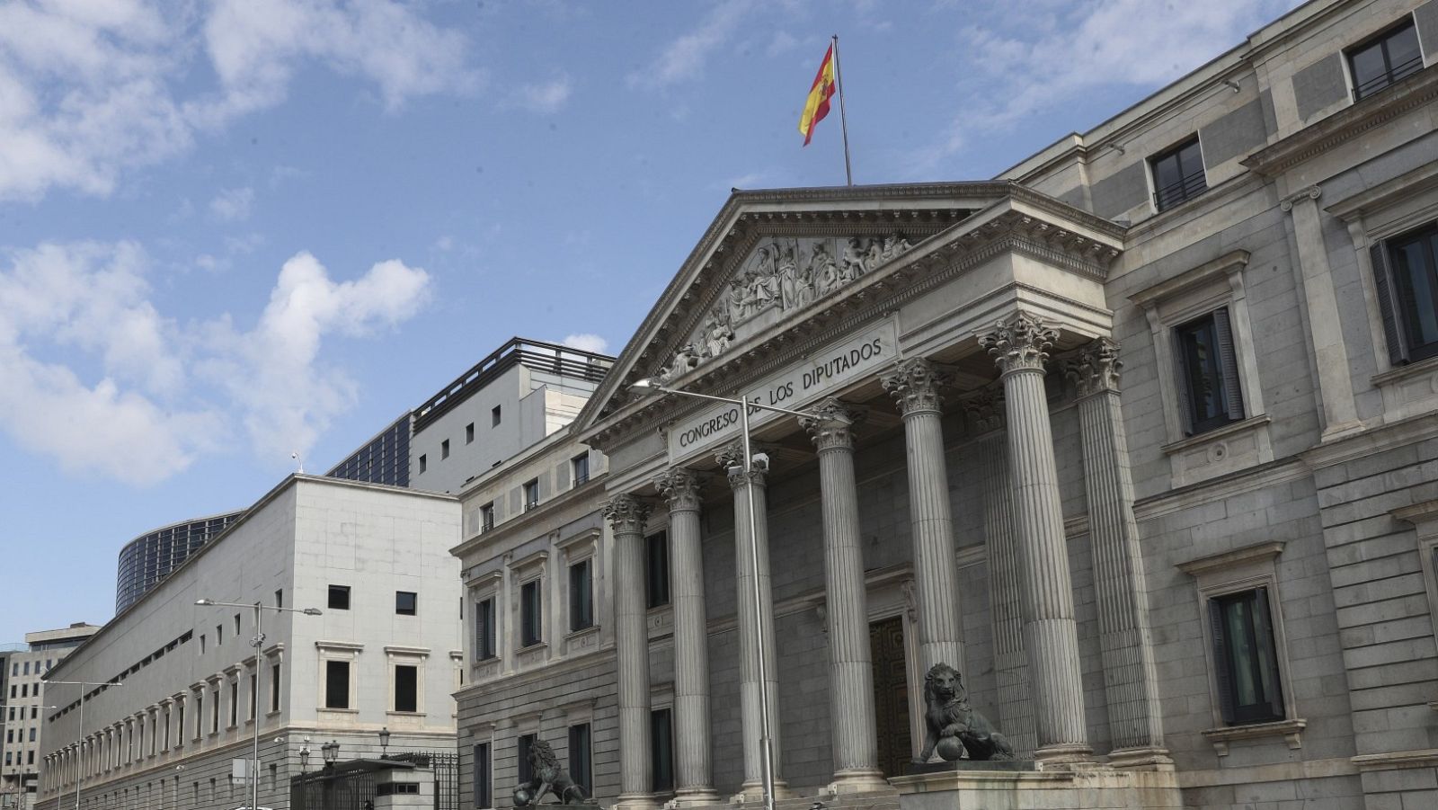 Mientras que los sindicatos se congratulan de que Vox no sea decisivo para la formación de gobierno, la patronal de empresas asegura que lo que necesita el país ahora son grandes consensos.