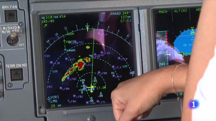 L'Informatiu - Poques dones al sector de l'aviació: només un 4,6% dels pilots ho són