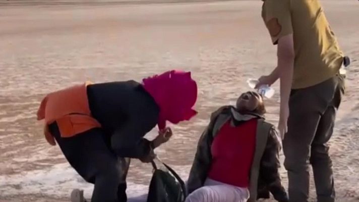 Telediario 1 - Miles de migrantes están en el desierto entre Túnez y Libia sin agua ni comida