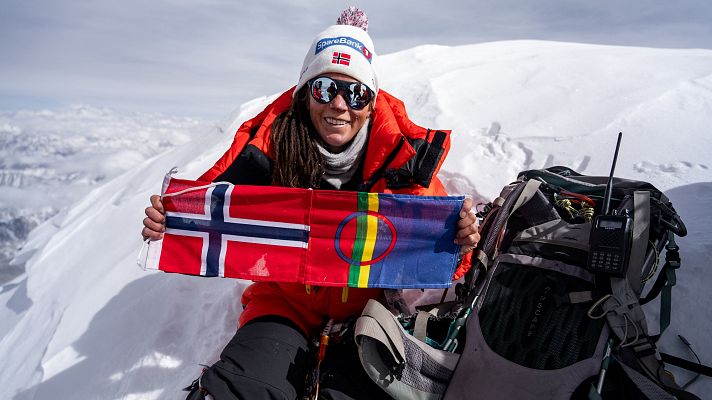 Telediario 2 - Un récord en alpinismo: Kristin Harila corona los catorce ochomiles en tres meses
