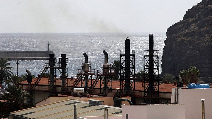 Telediario 1 - Restablecido el suministro eléctrico a más de 4.000 personas en La Gomera tras un incendio