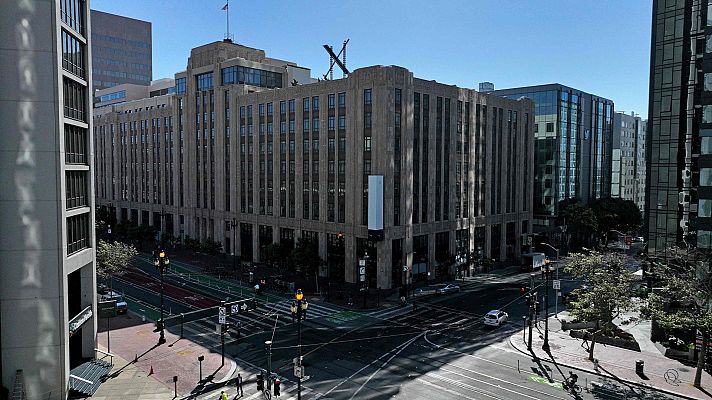 Telediario 1 - Lío con el nuevo logo de Twitter en la sede de San Francisco