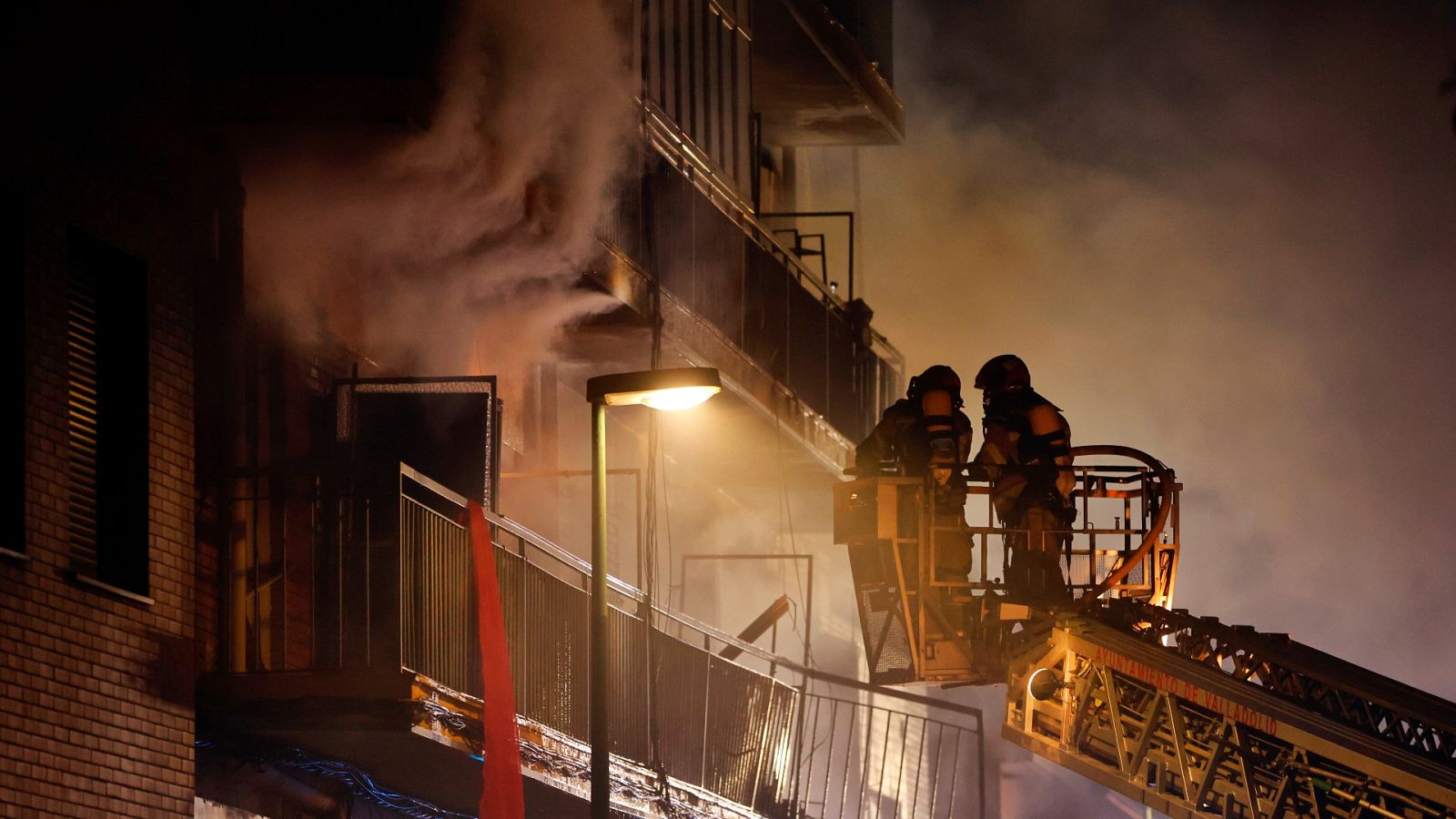 Una mujer muerta y 12 heridos, dos de ellos graves, en una fuerte explosión en un edificio de viviendas en Valladolid