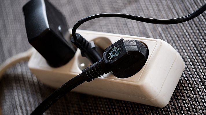 Hablando claro - Ahorrar mientras estamos fuera: ¿Qué electrodomésticos debemos desenchufar si nos vamos de vacaciones?