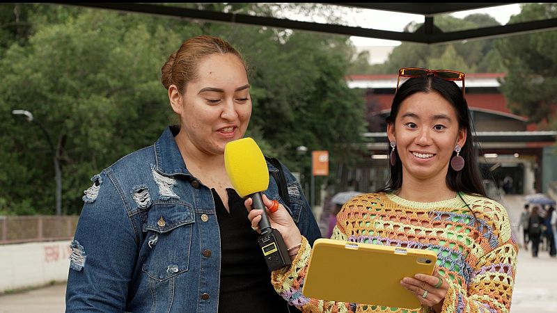 Déu n'hi do - Riure en català, marques comercials i assentar-se - Veure ara