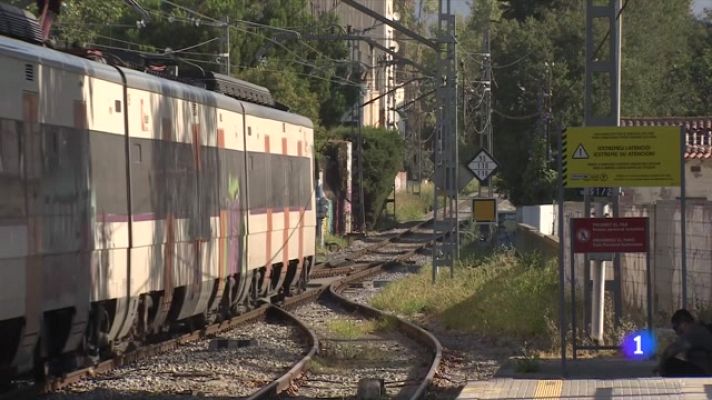 L'Informatiu - Esperant el desdoblament de l'R3