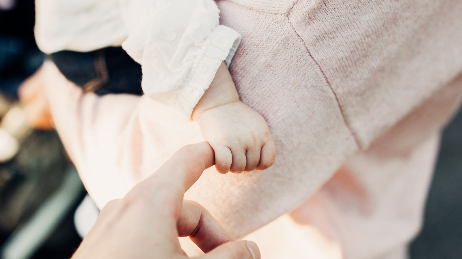 Los peligros del negocio ilegal de leche materna