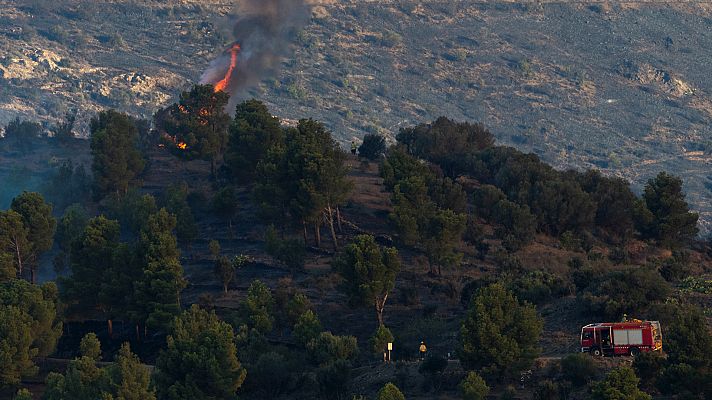Fin de semana 24h - Un incendio en Portbou, Girona, obliga a desalojar a más de un centenar de personas