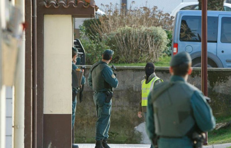 La Guardia Civil detiene a cuatro personas relacionadas con el presunto etarra, Ibai Beobide