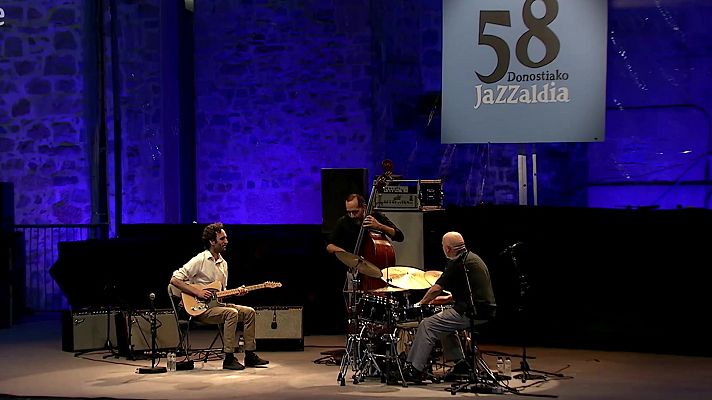 Festivales de verano de La 2 - 58º Jazzaldia: Julian Lage Trio