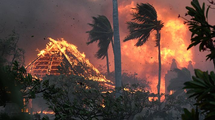Telediario 1 - Un incendio y un huracán arrasan la isla hawaina de Maui