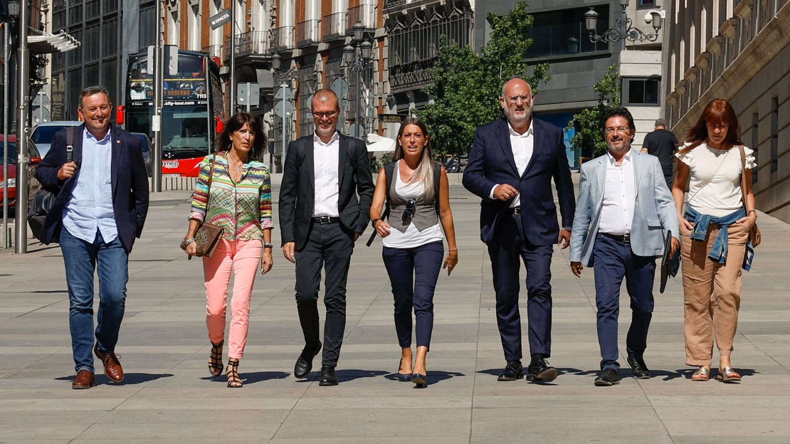 Los partidos políticos continúan trabajando en las negociaciones para la investidura