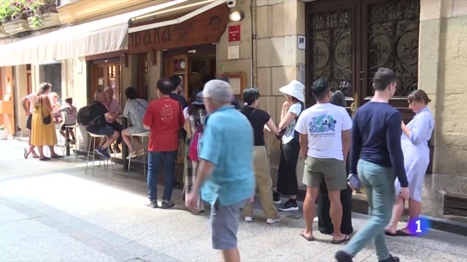 San Sebastián: hasta una hora de cola para comer un pintxo -Ver ahora