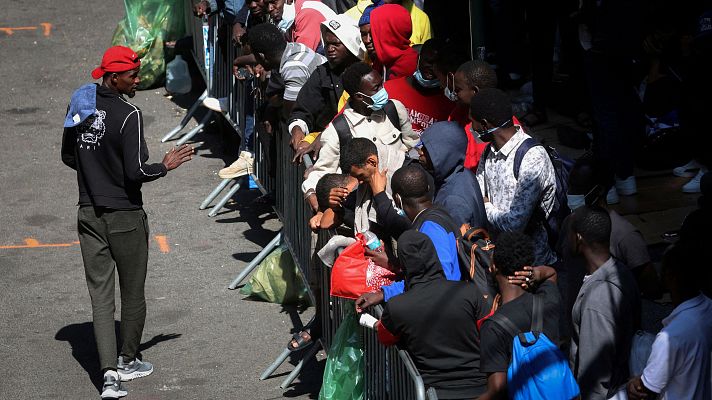 Telediario 2 - Crisis migratoria en Nueva York: el mítico hotel Roosevelt abre reconvertido en centro de acogida