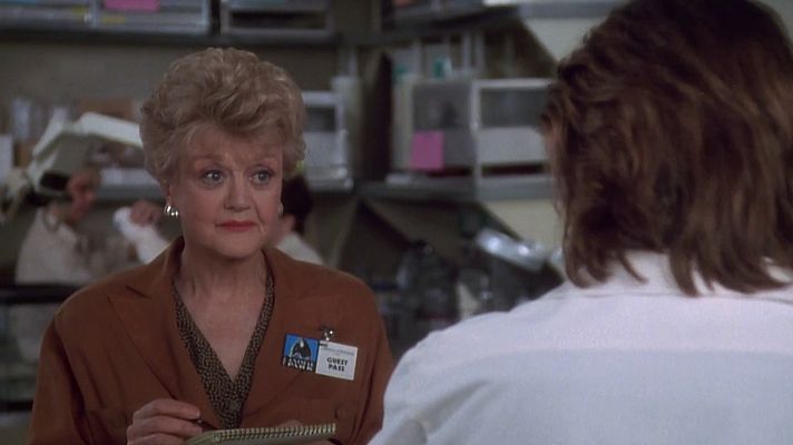 Se ha escrito un crimen - Un nido de víboras