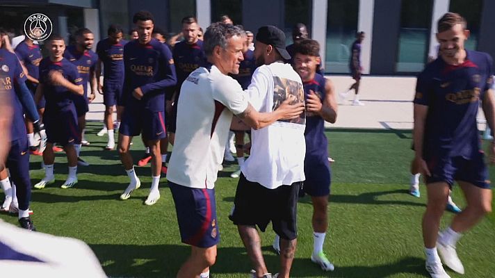 Telediario 2 - Neymar se despide seis años después del PSG