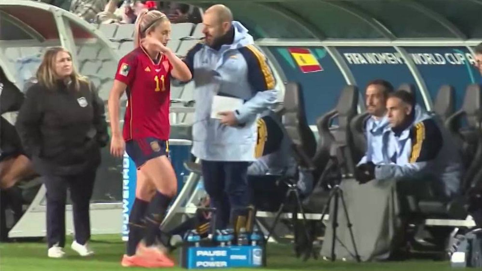 Alexia Putellas se enfada al ser sustituida por Salma - Fútbol | Ver