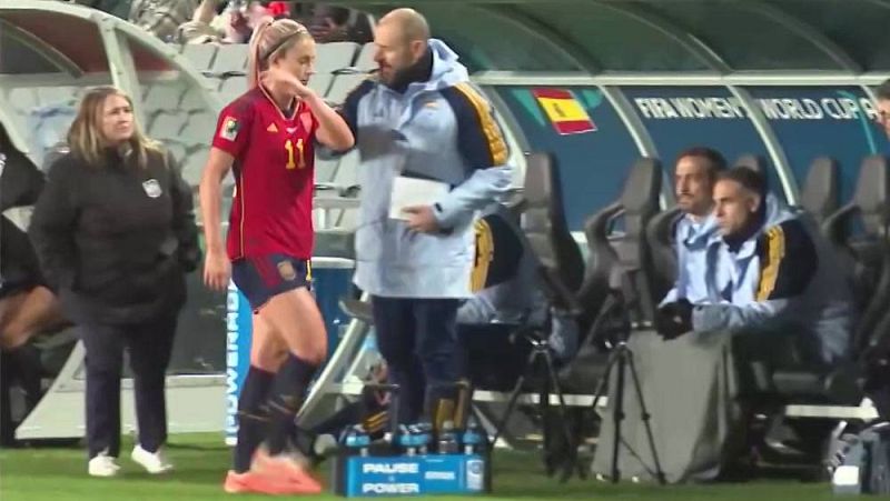 Alexia Putellas se enfada al ser sustituida por Salma