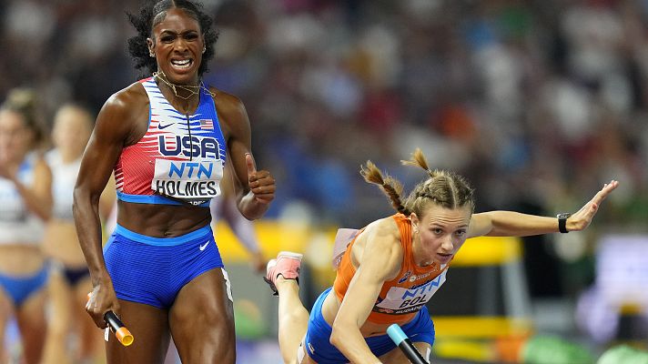 Atletismo - EE.UU. bate el récord del mundo de 4x400 mientras Femke Bol se cae en la recta de meta