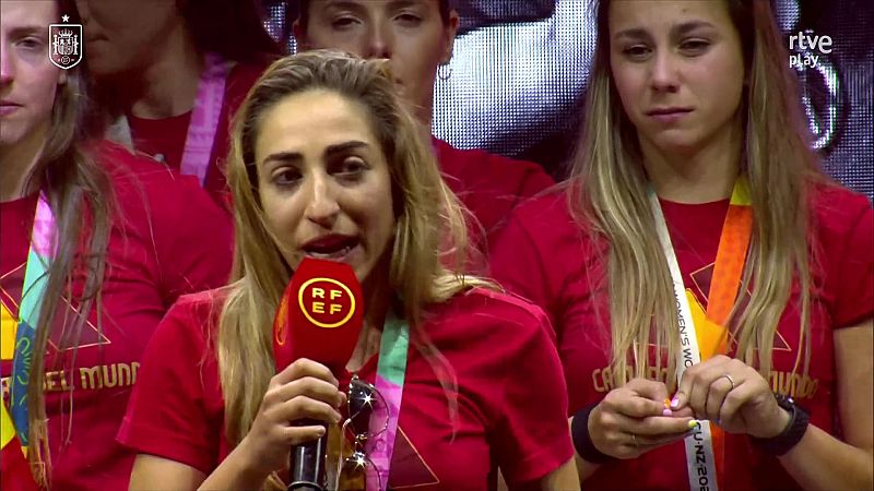 Olga Carmona: "Ayer fue el mejor y el peor d�a de mi vida. Estoy muy emocionada de brindaros esta alegr�a" -- Ver ahora