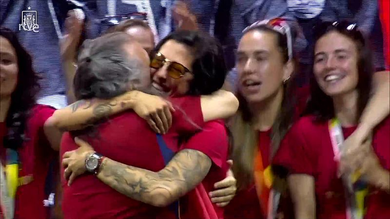 Jenni Hermoso y Camela - Sue�o contigo ft. las campeonas del mundo - Copa Mundial Femenina de la FIFA 2023 | Ver