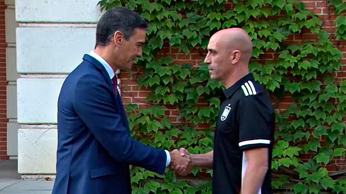 La hora de La 1 - Frío saludo entre Sánchez y Rubiales en la recepción a las campeonas del mundo
