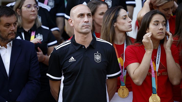 Informativo 24h - Más voces se unen a la petición de dimisión de Luis Rubiales