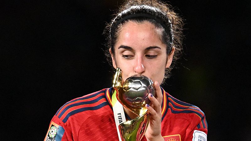 Oihane Hernández sobre el beso de Rubiales a su compañera Jenni Hermoso: "Fue desafortunado"