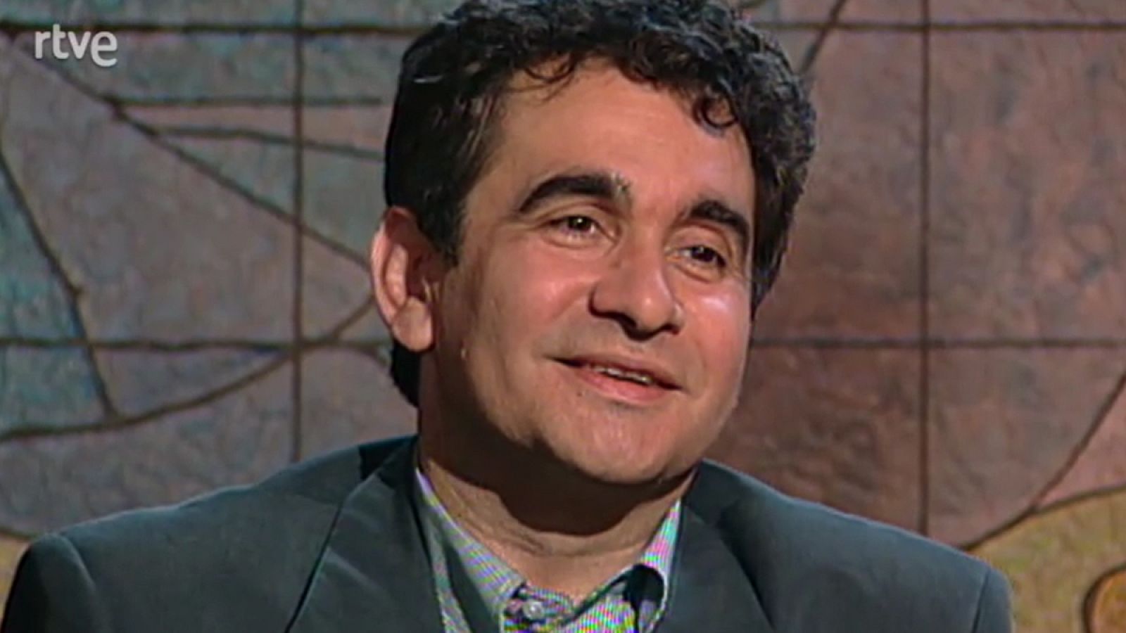 Cerca de ti - Bernardo Atxaga - Cerca de ti (Biografía) | Ver