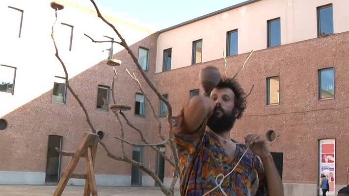 Telediario 2 - La fuerza teatral de una peonza: 'Poi' del mallorquín Guillem Vizcaíno