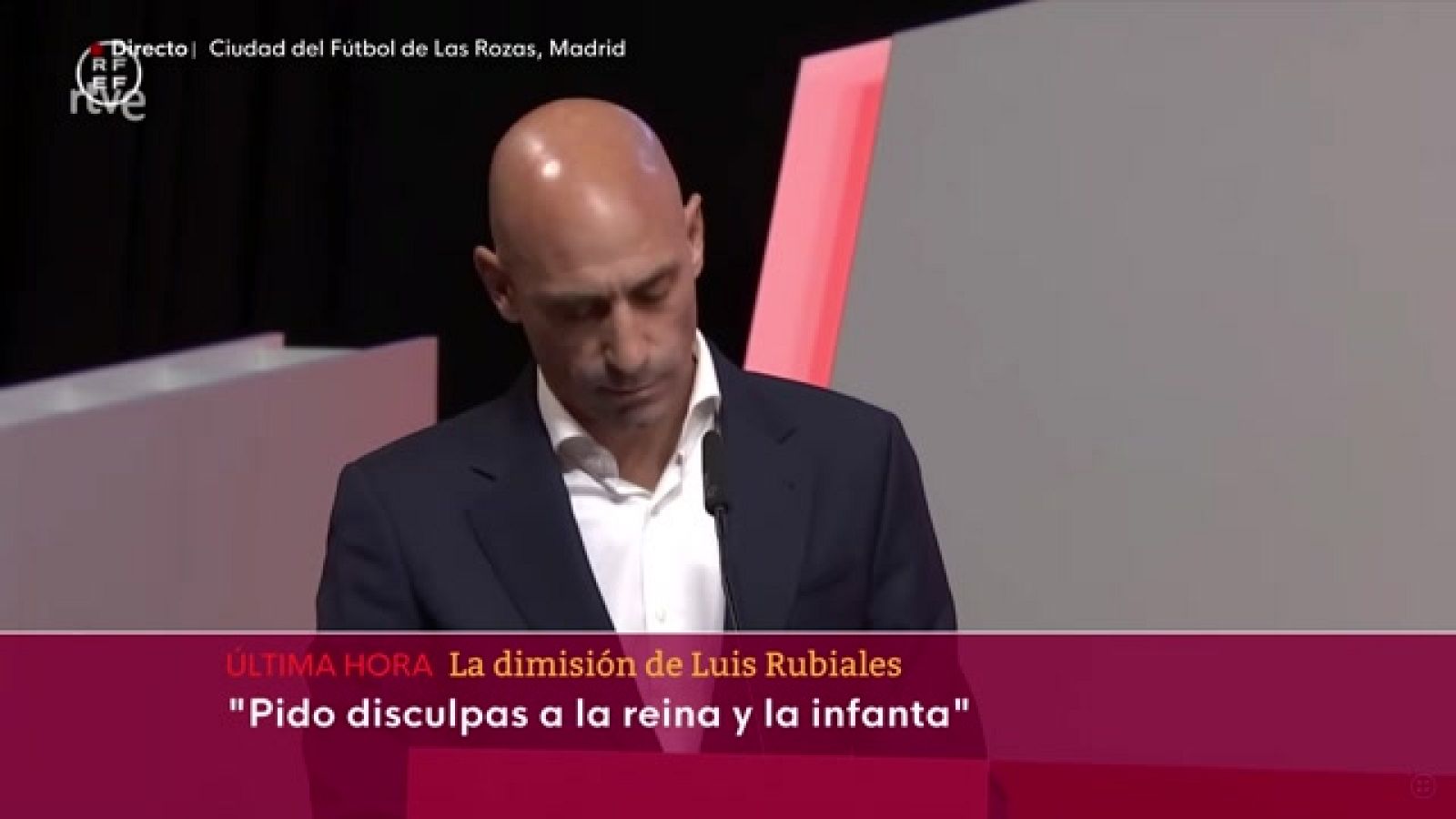 Luis Rubiales: "Fue un beso espontáneo, mutuo, eufórico y consentido por Jenni Hermoso"