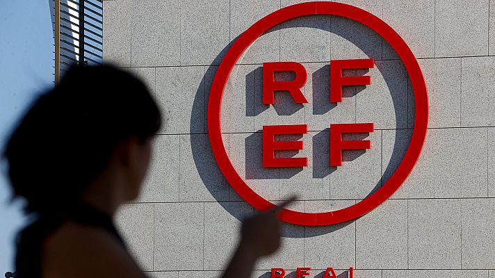 Telediario 1 - Rotundo rechazo social y mediático al beso de Rubiales