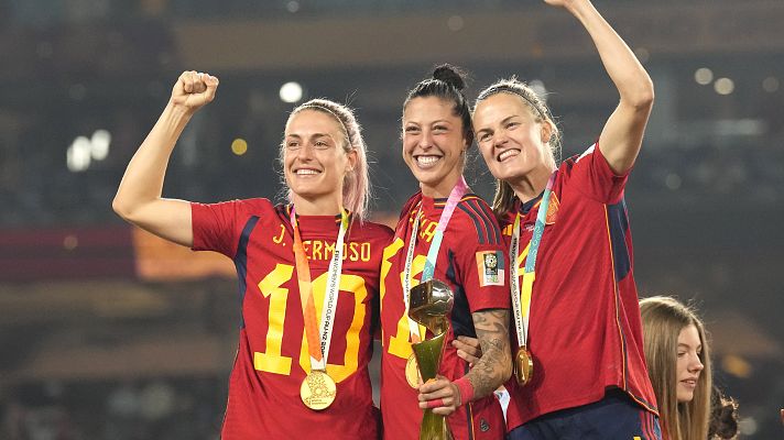 Telediario 2 - Jenni Hermoso desmiente a Rubiales y denuncia presiones de la RFEF: "Me sentí vícitima de una agresión"