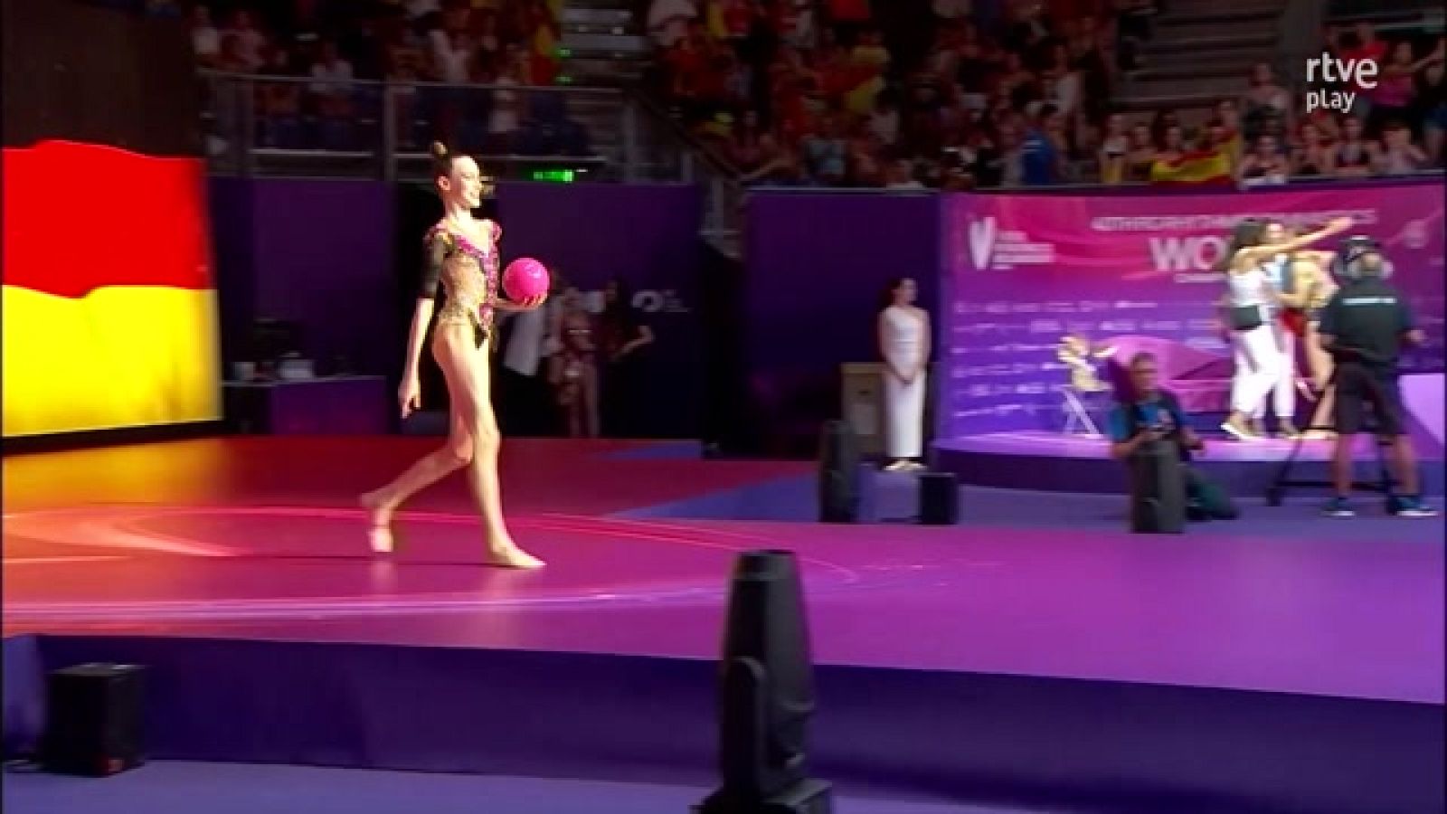 Darja Varfolomeev toma el relevo de Sofia Raffaeli en el concurso individual del mundial de gimnasia rítmica