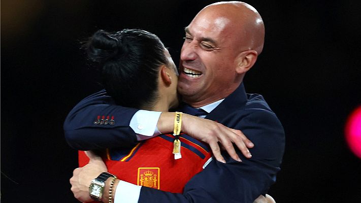 Telediario 1 - La Fiscalía abre diligencias a Rubiales por agresión sexual y ofrece a Jenni Hermoso personarse como víctima