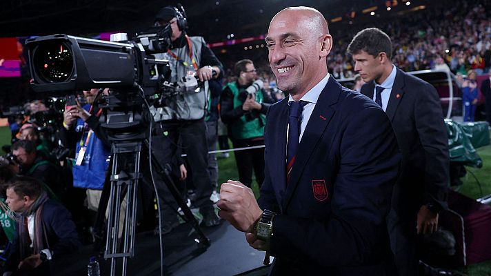 Telediario 1 - Críticas a quienes apoyaron a Rubiales: "Deberían dimitir"