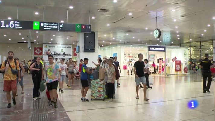 L'Informatiu - L'estació de Sants es reorganitza per evitar col·lapses