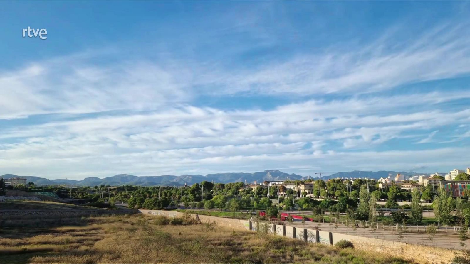 Baja probabilidad de algún chubasco localmente fuerte en Baleares al principio. Temperaturas significativamente altas en el litoral de Huelva - ver ahora