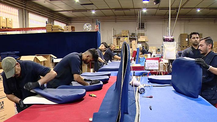 Telediario 2 - Ezcaray está presente en medio mundo: exportan butacas a más de 100 países