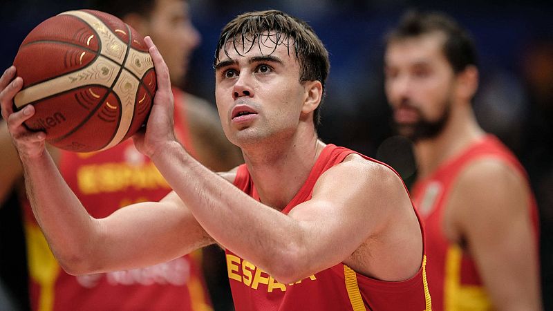 Juan Núñez, la revelación de la selección que estudia en los ratos libres del Mundial de baloncesto -- Ver ahora