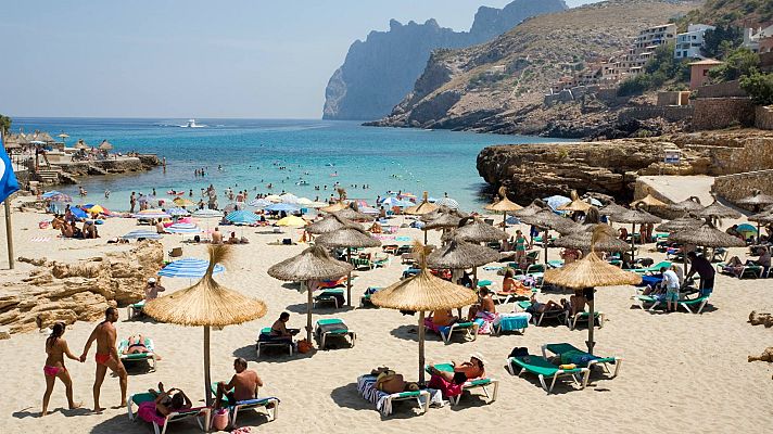 Telediario 1 - España roza el récord de turistas este verano y supera las cifras prepandemia