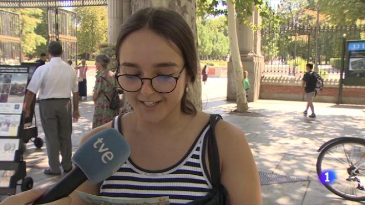 Telediario Fin de Semana - El fin de las tarjetas postales