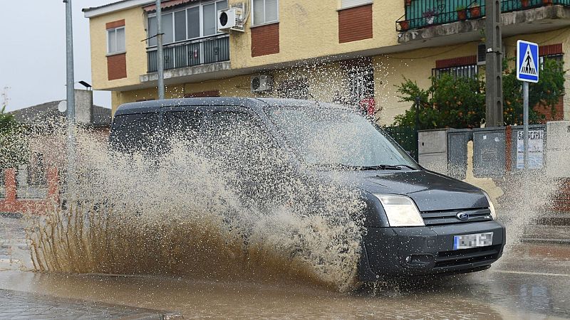 Las lluvias torrenciales que atraviesan la península dejan alertas en el centro y sureste peninsular