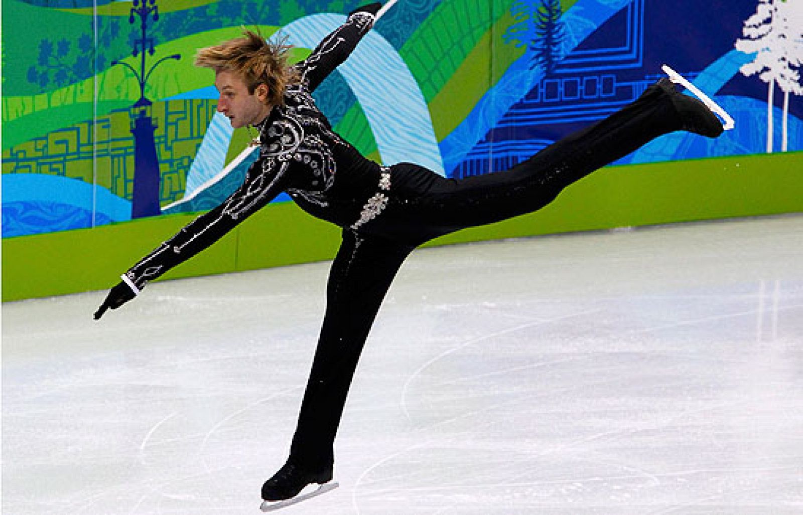 Actuación del genio Plushenko que le sirvió para clasificarse en primera posición para la final.
